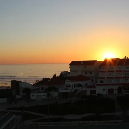 Sea And Horizon Views *