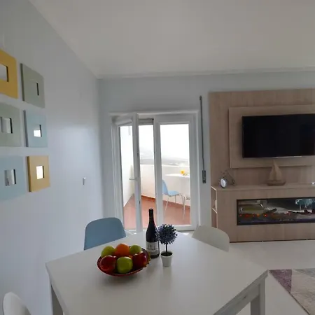 Sea And Horizon Views *