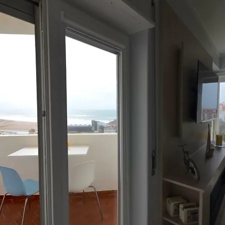 Sea And Horizon Views *