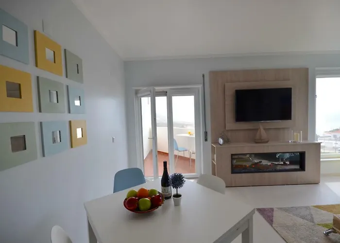 Sea And Horizon Views *